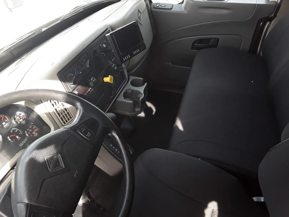 2018 International 4300 - image 7