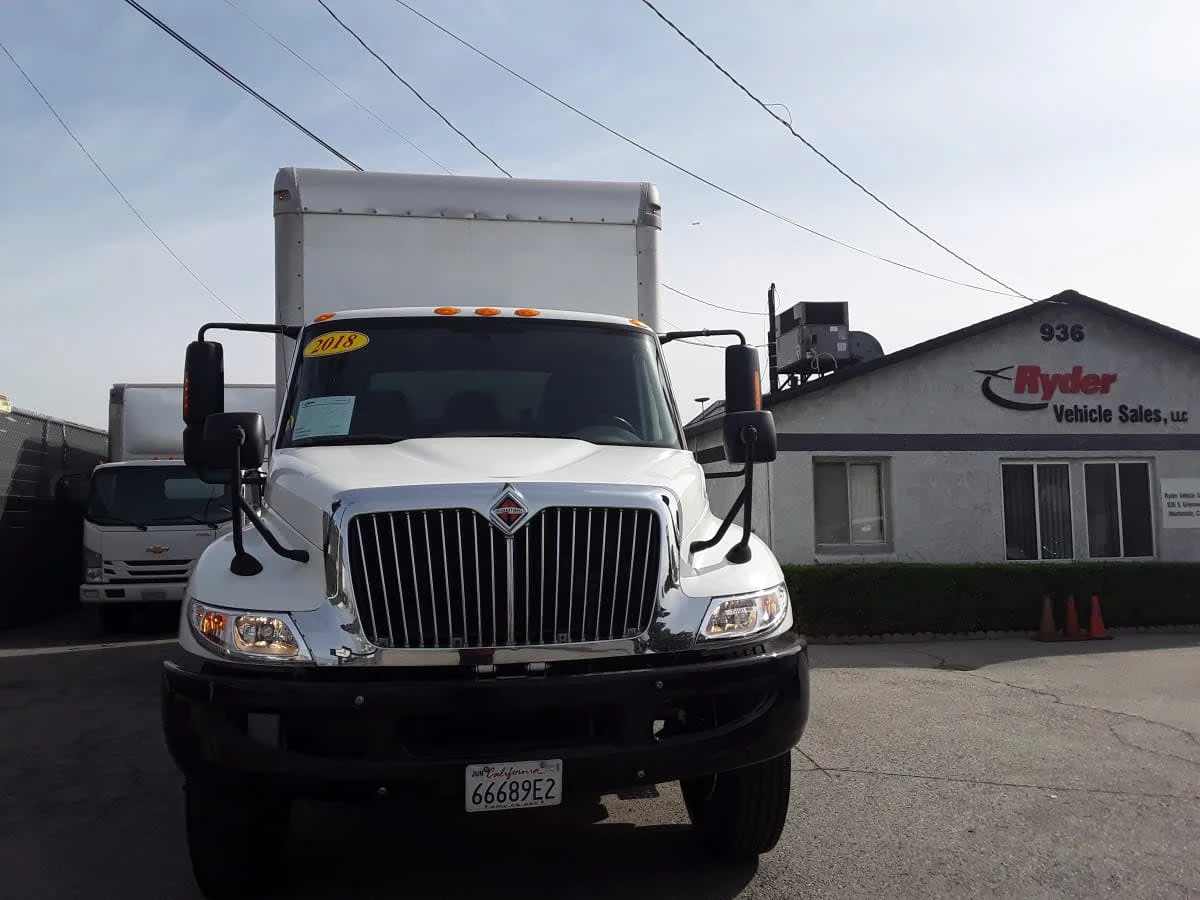 2018 International 4300 - image 2