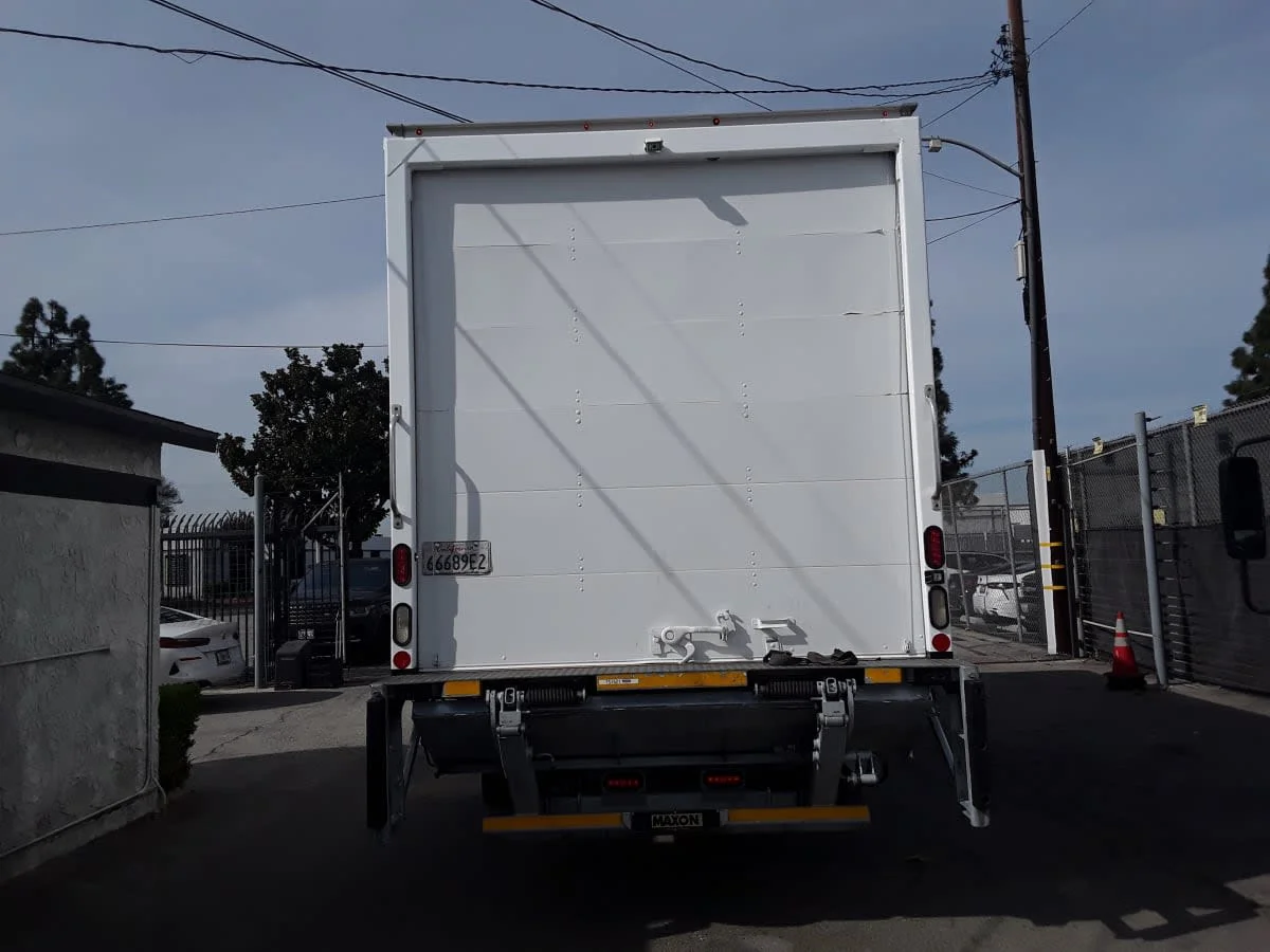 2018 International 4300 - image 5