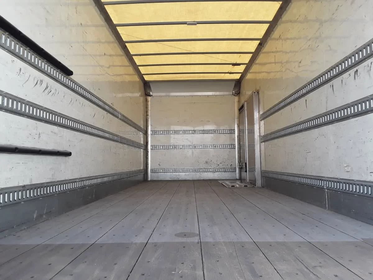 2018 International 4300 - image 8