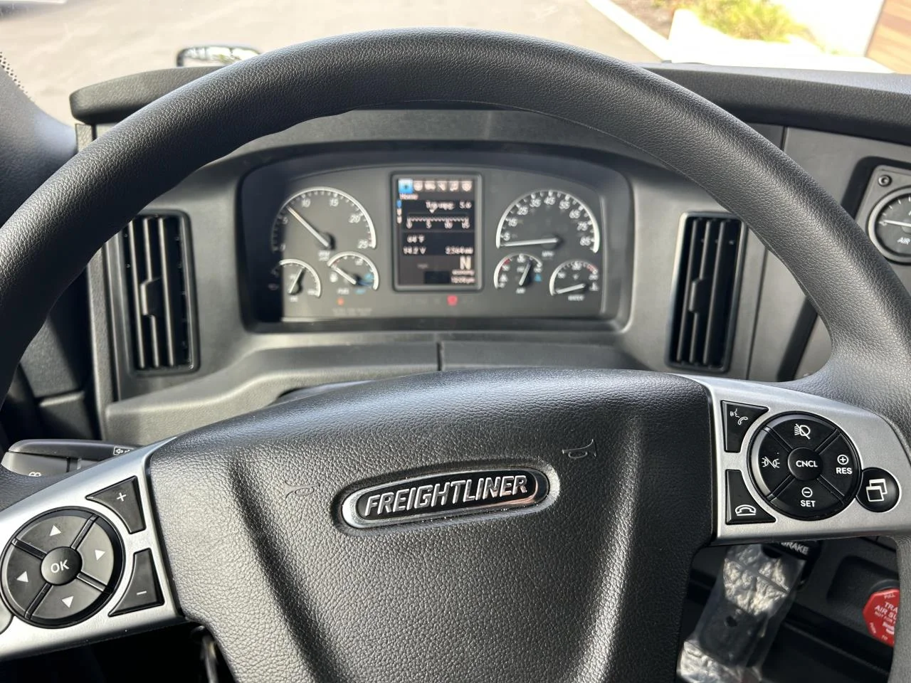 2027 Freightliner Cascadia in Pacific, WA — photo 9
