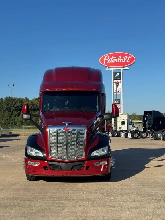 2023 Peterbilt 579 in Fort Smith, AR — photo 2