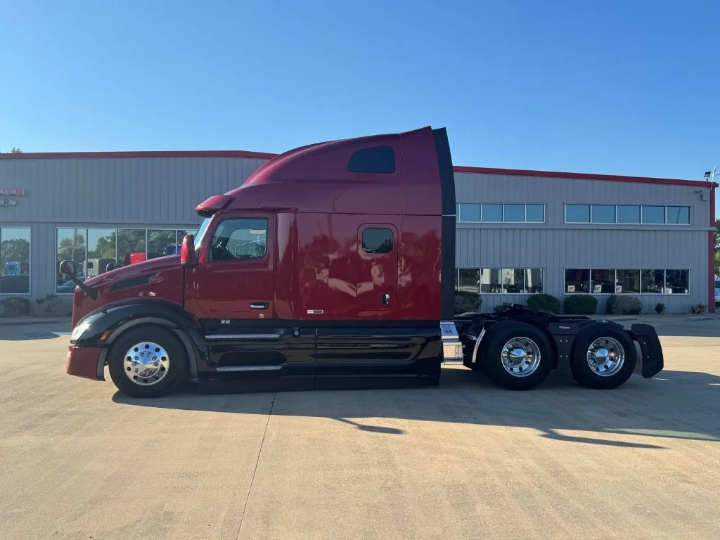 2023 Peterbilt 579 in Fort Smith, AR — photo 3