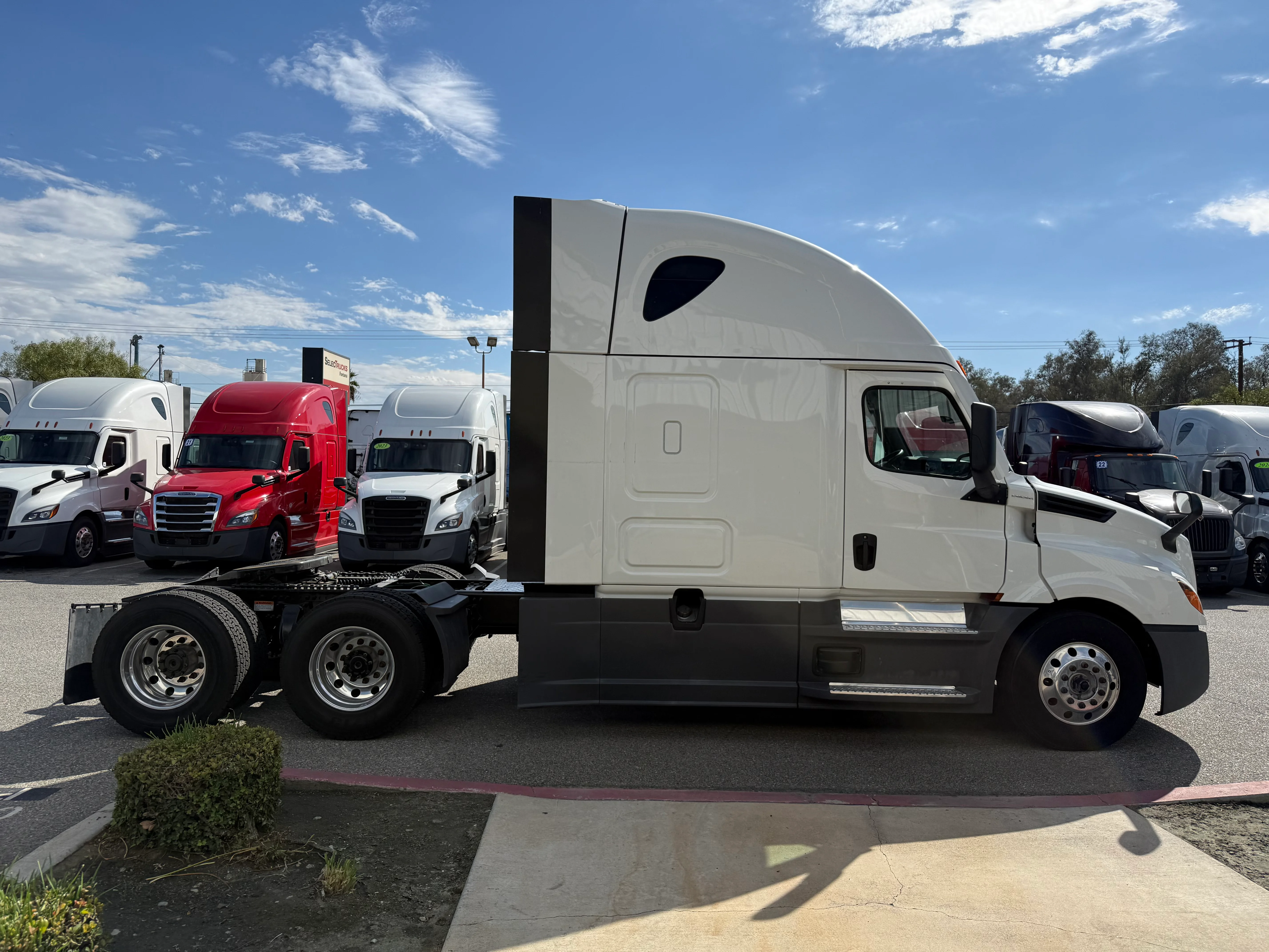 2023 Freightliner Cascadia in Selectrucks Fontana, CA — photo 7