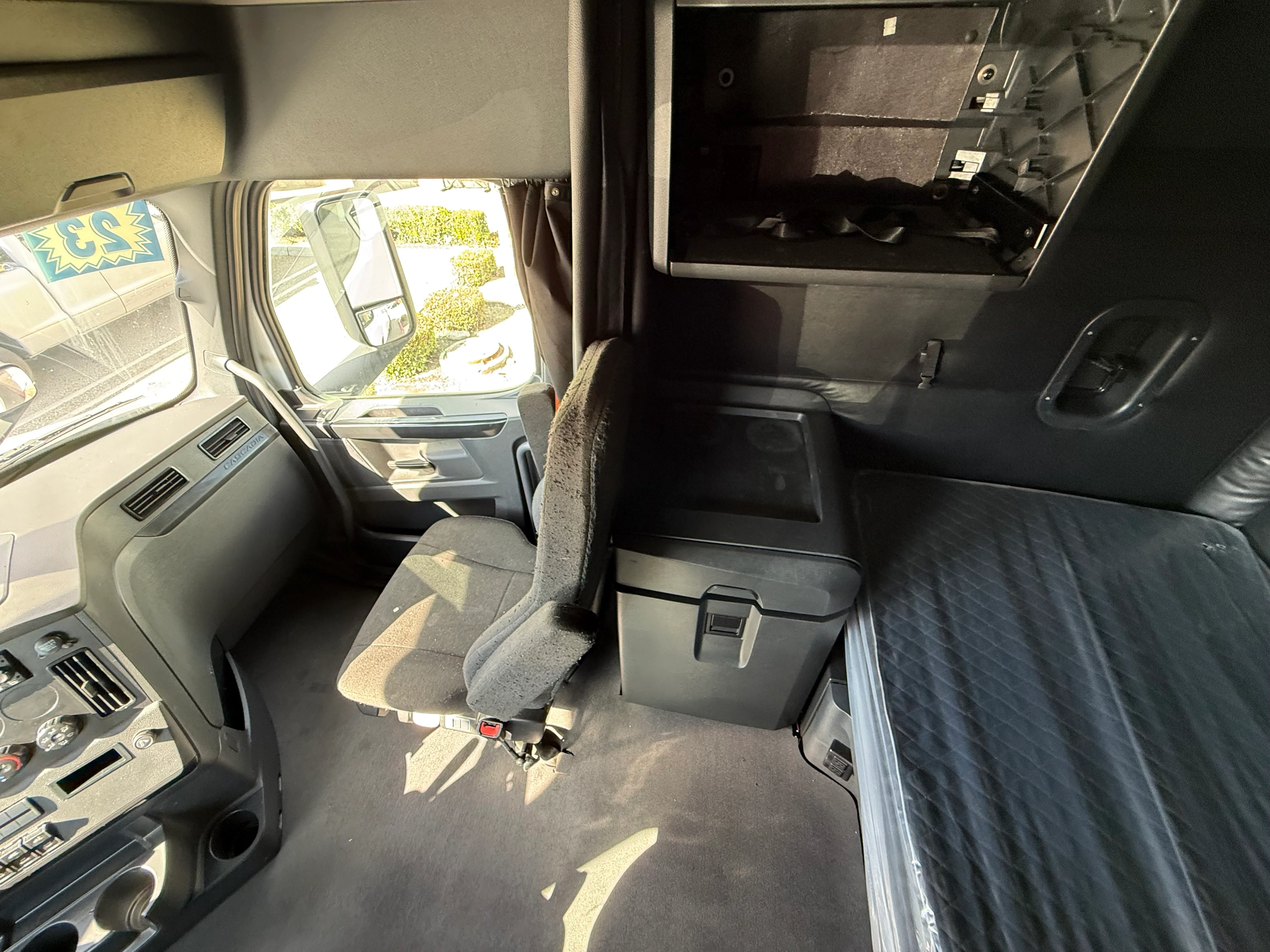 2023 Freightliner Cascadia in Selectrucks Fontana, CA — photo 17