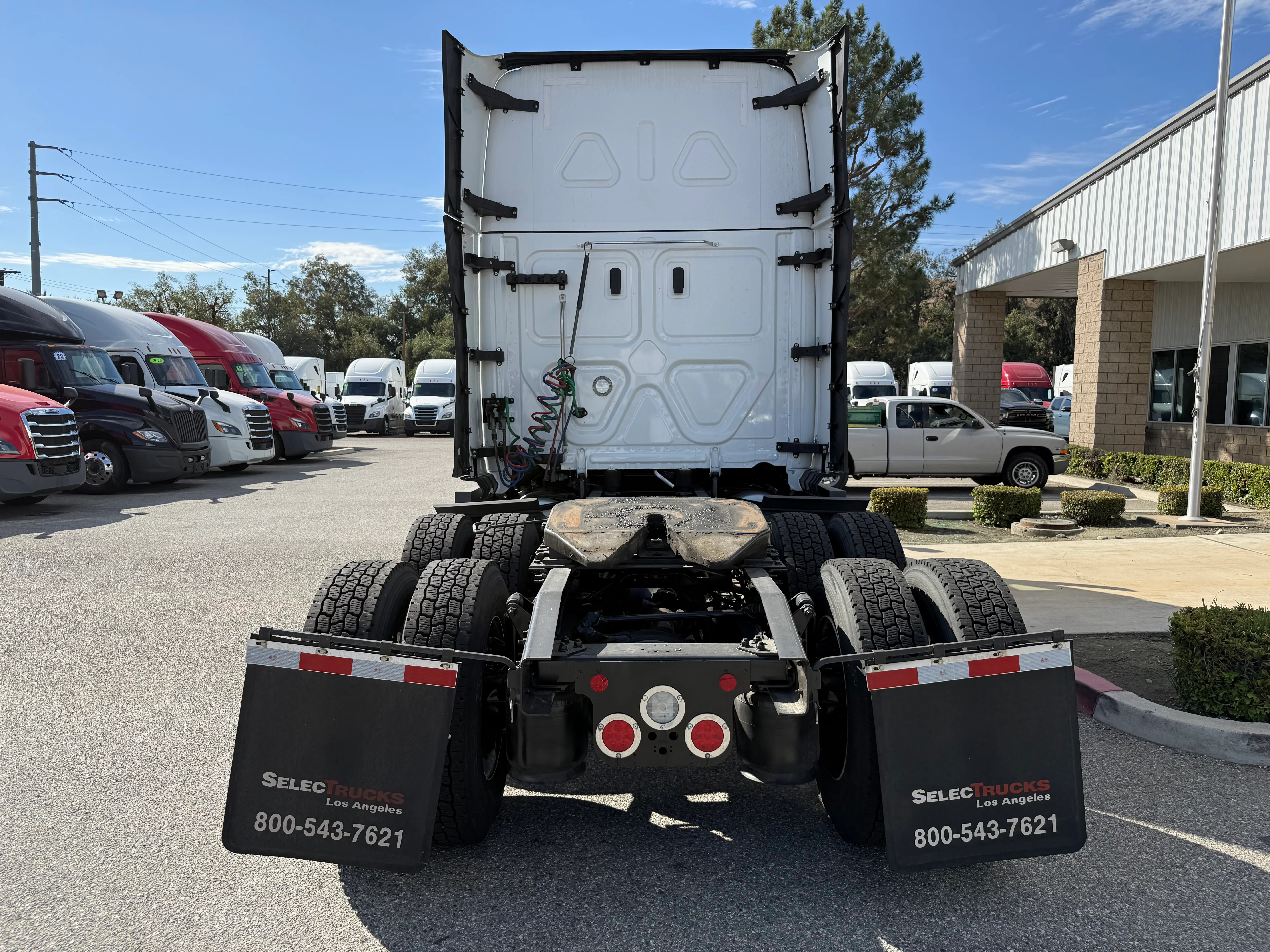 2023 Freightliner Cascadia in Selectrucks Fontana, CA — photo 5