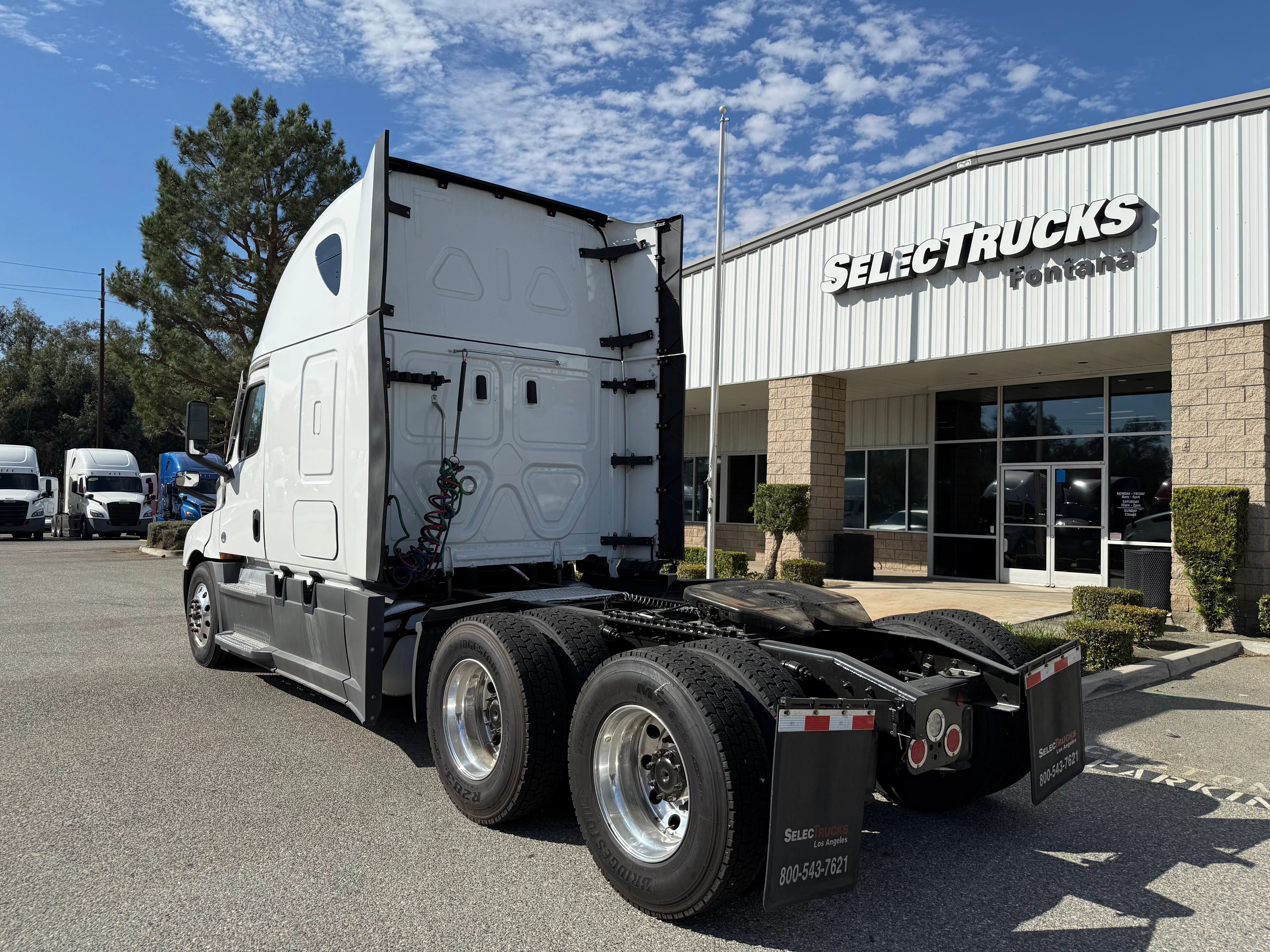2023 Freightliner Cascadia in Selectrucks Fontana, CA — photo 4