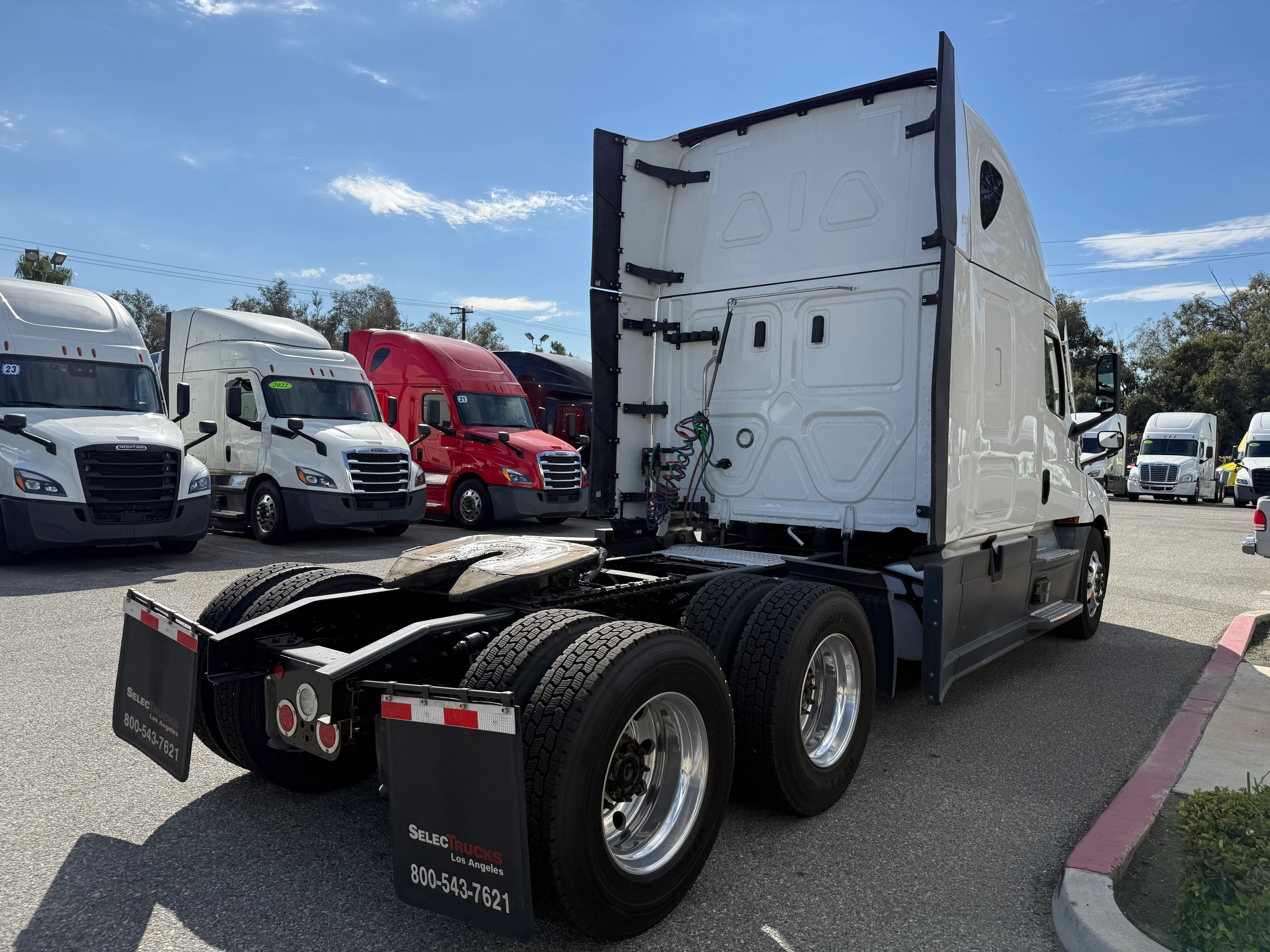 2023 Freightliner Cascadia in Selectrucks Fontana, CA — photo 6