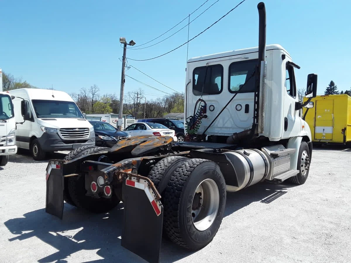 2020 Freightliner Cascadia in Pittsburgh, PA — photo 4