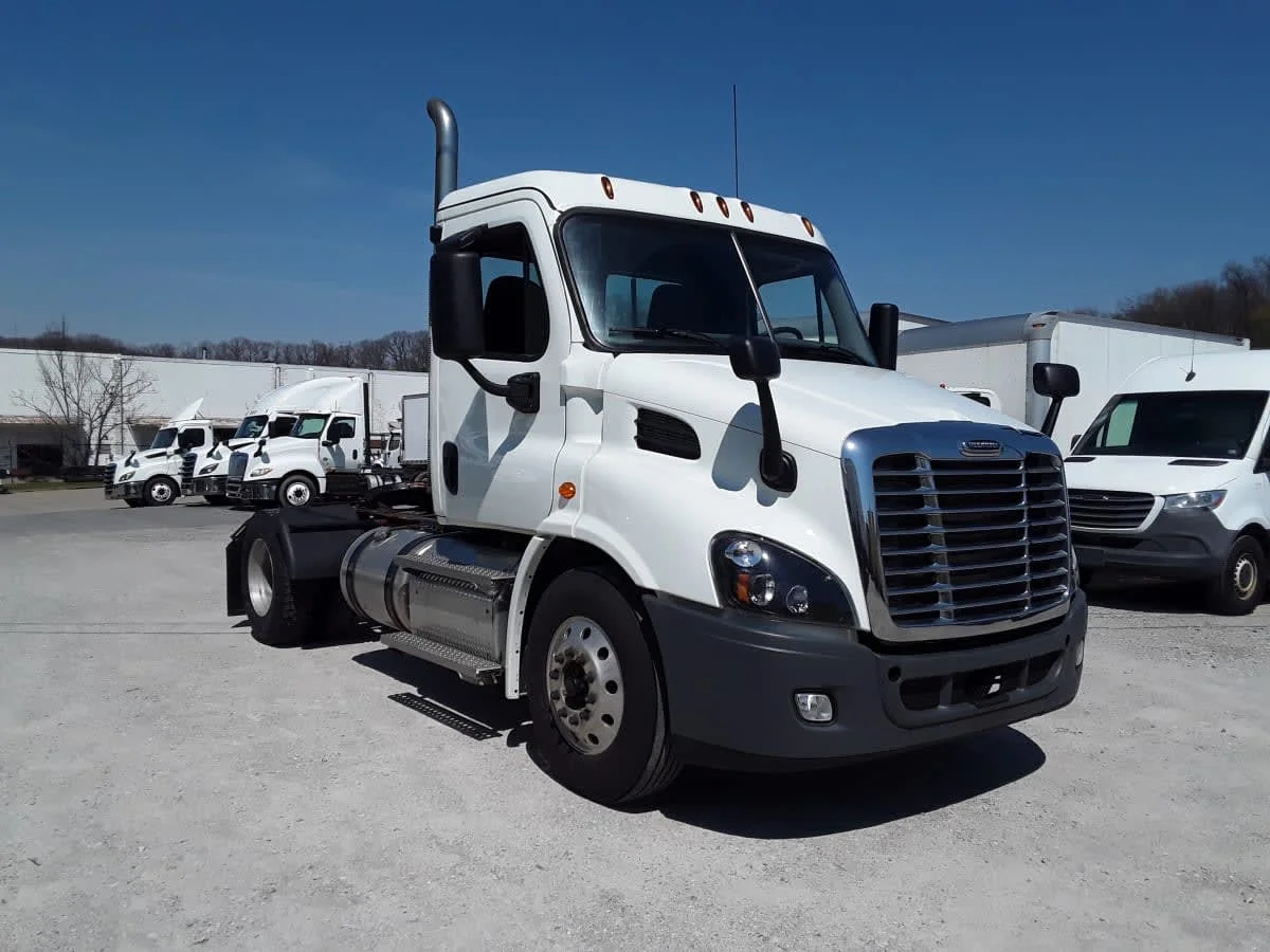 2020 Freightliner Cascadia in Pittsburgh, PA — photo 3