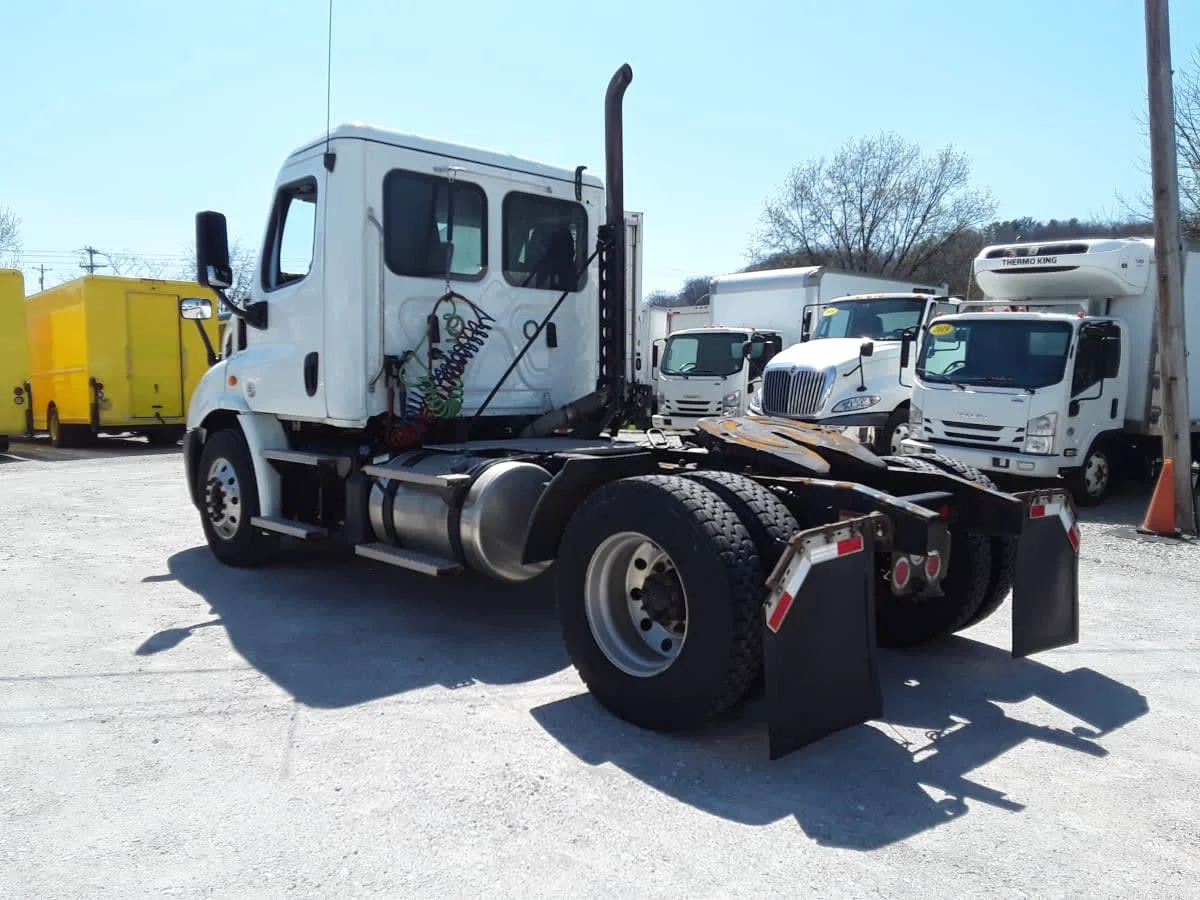 2020 Freightliner Cascadia in Pittsburgh, PA — photo 6
