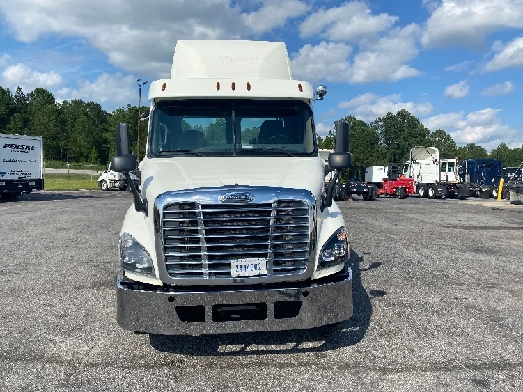 2017 Freightliner Cascadia in West Columbia, SC — photo 2