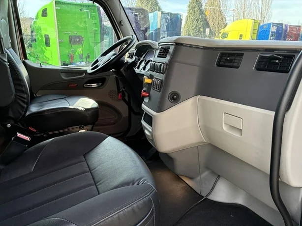 2021 Peterbilt 579 in Portland, OR — photo 18