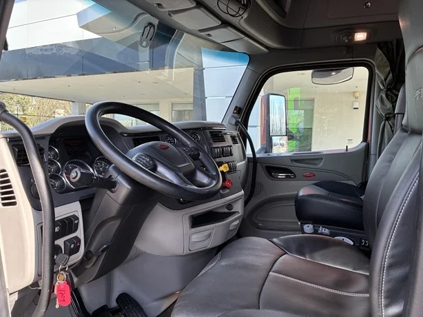 2021 Peterbilt 579 in Portland, OR — photo 21