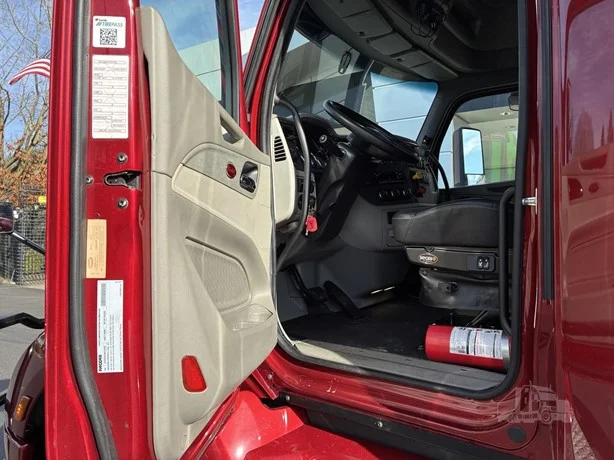 2021 Peterbilt 579 in Portland, OR — photo 19