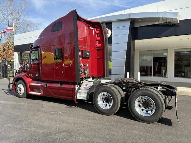 2021 Peterbilt 579 in Portland, OR — photo 6