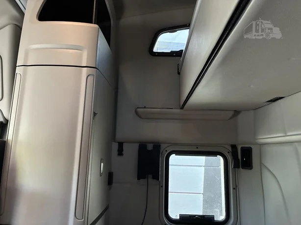 2021 Peterbilt 579 in Portland, OR — photo 26