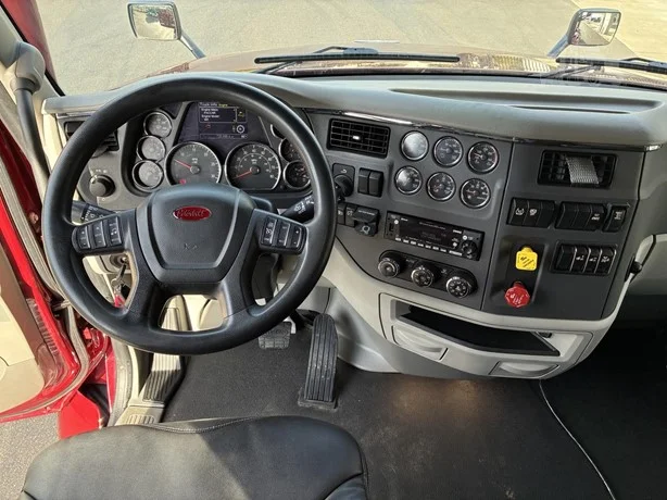 2021 Peterbilt 579 in Portland, OR — photo 31