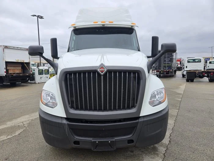 2024 International LT - image 3