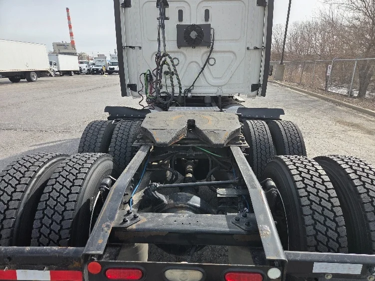 2021 Freightliner Cascadia - image 6