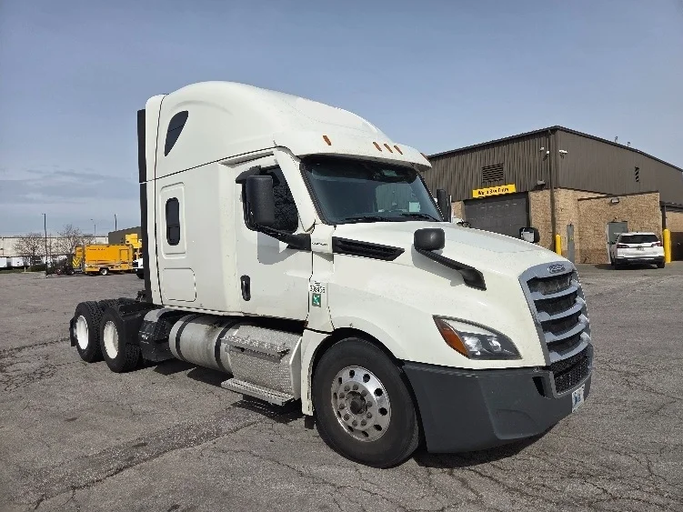 2021 Freightliner Cascadia in Kansas City, MO