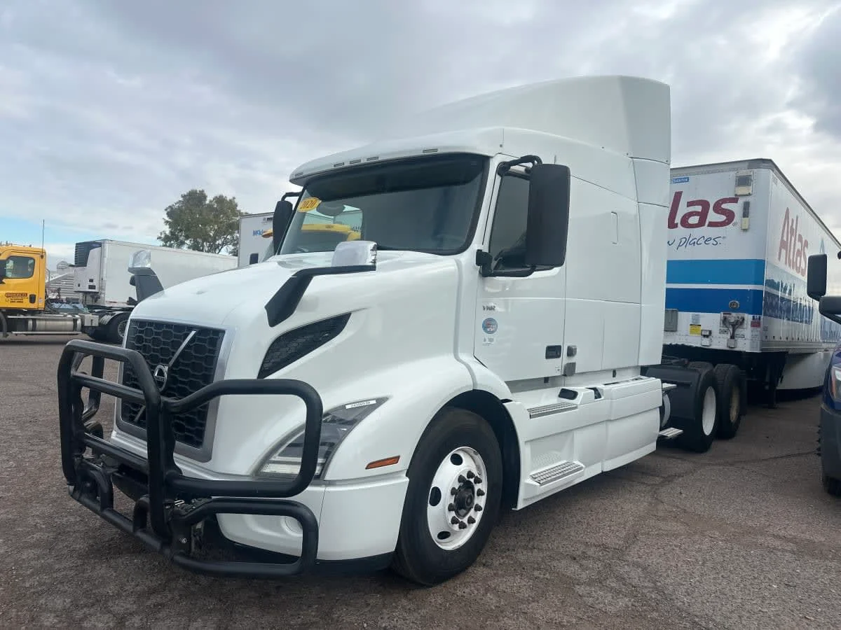 2020 Volvo VNR 640 in Phoenix, AZ