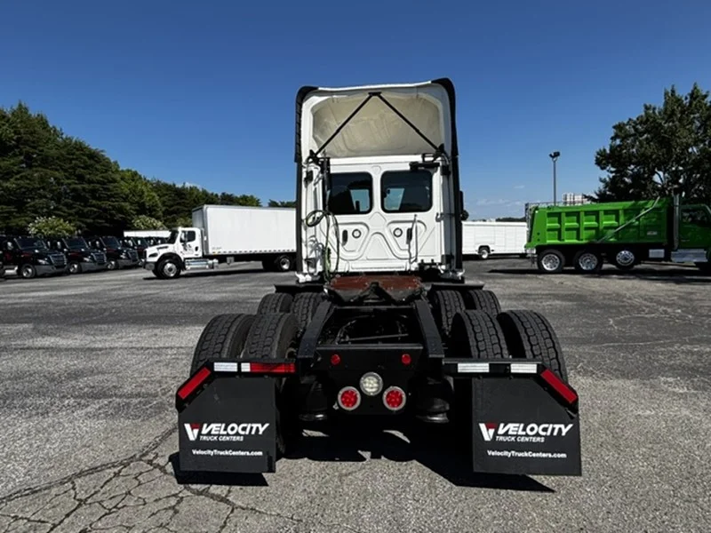 2022 Freightliner Cascadia — photo 4