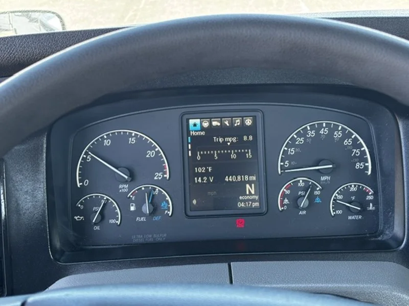 2022 Freightliner Cascadia — photo 12
