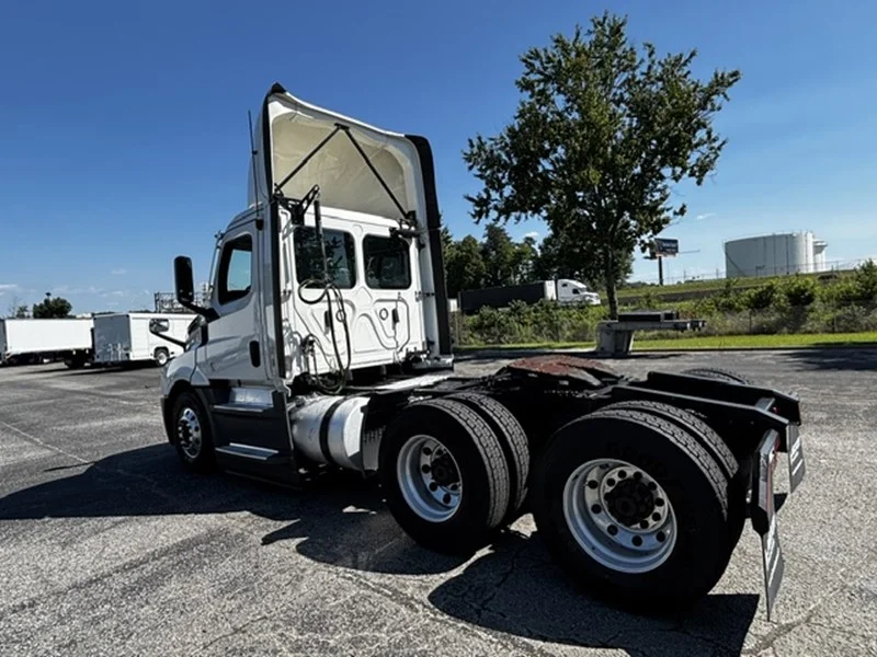 2022 Freightliner Cascadia — photo 5