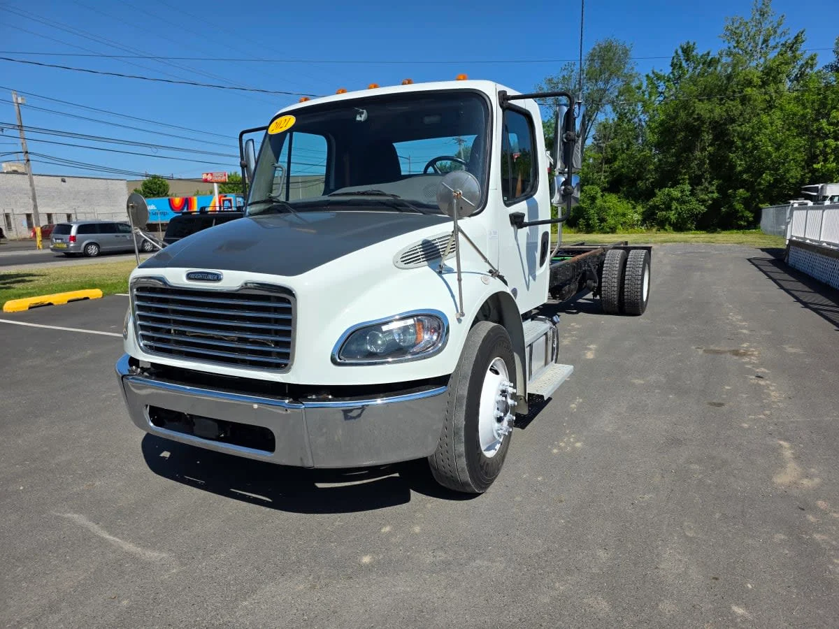 2021 Freightliner M2 106