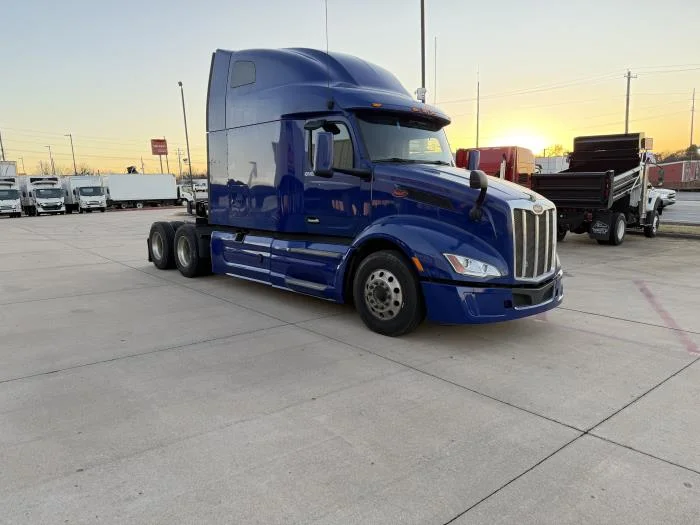 2022 Peterbilt 579 - image 8