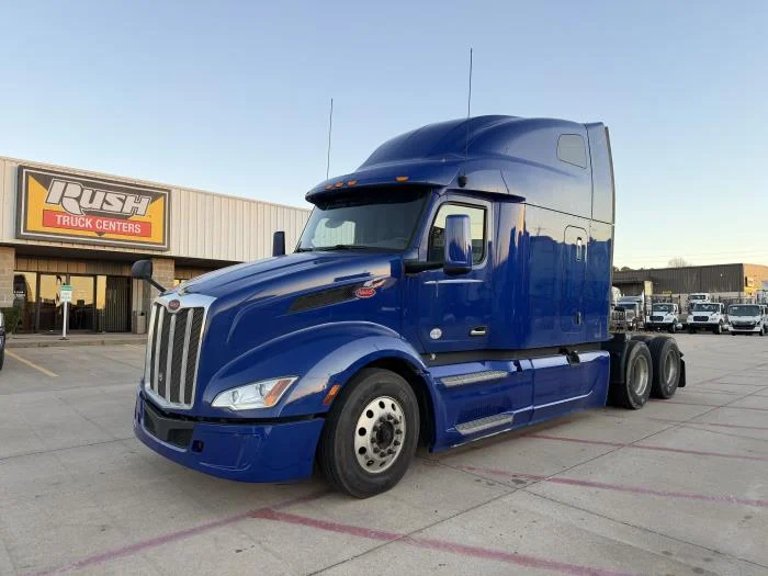 2022 Peterbilt 579 - image 2