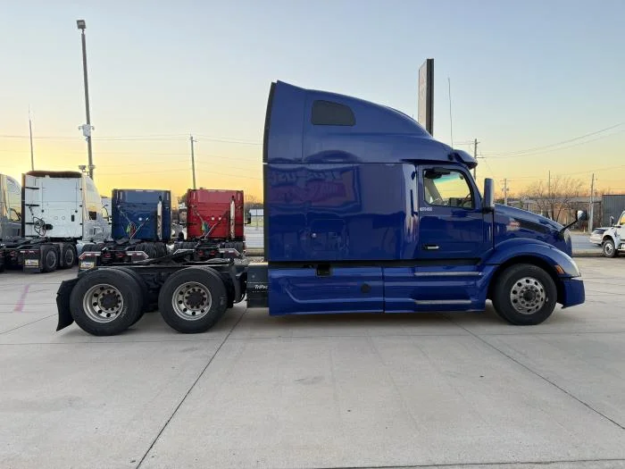 2022 Peterbilt 579 - image 7