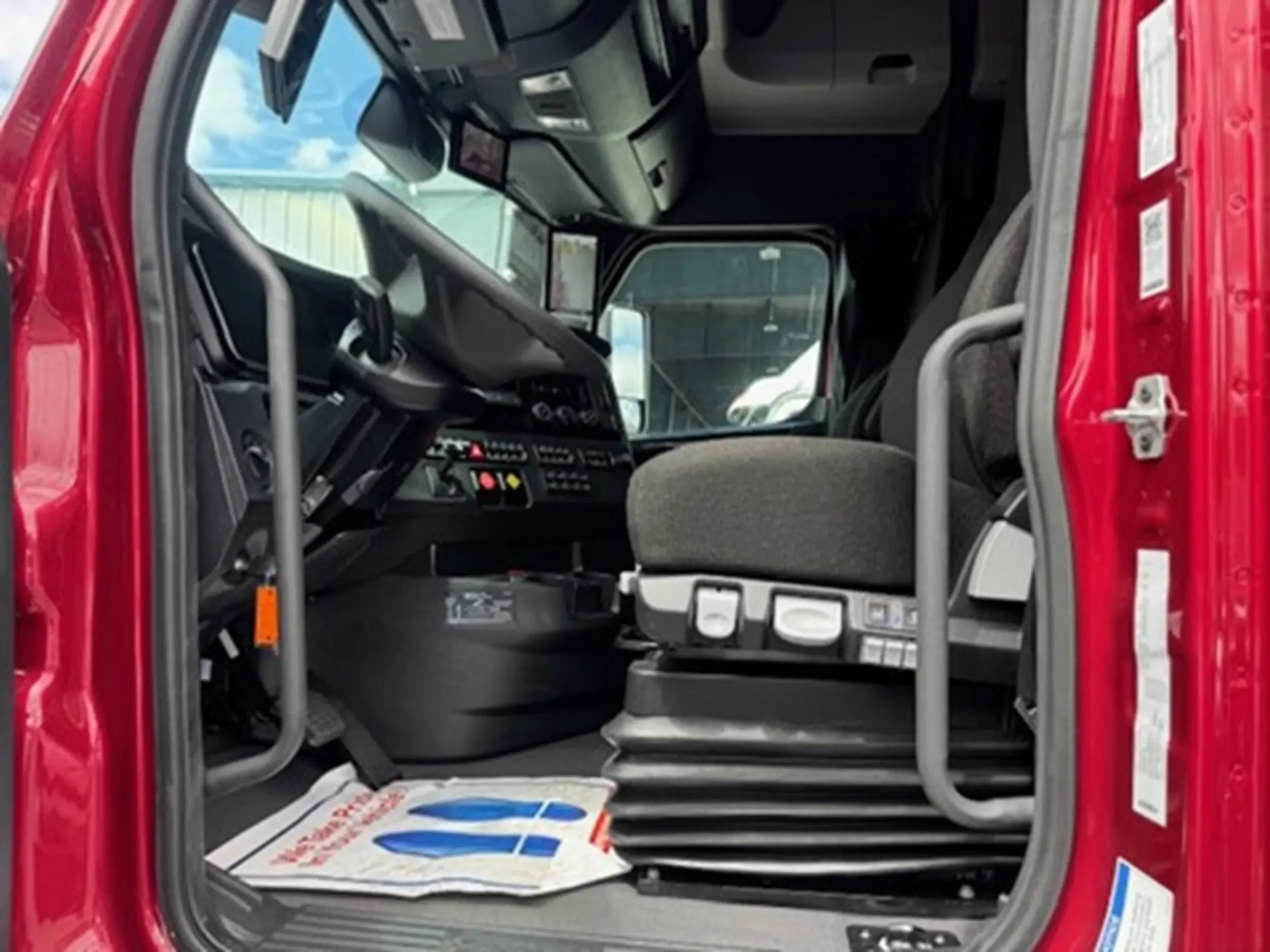 2026 Freightliner Cascadia in Salem, OR — photo 6
