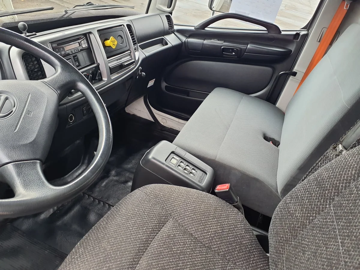 2016 Hino 338 - image 7