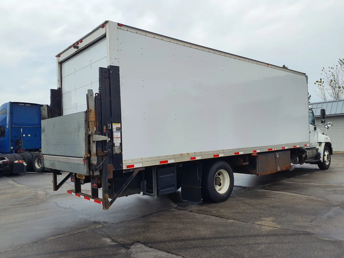 2016 Hino 338 - image 4