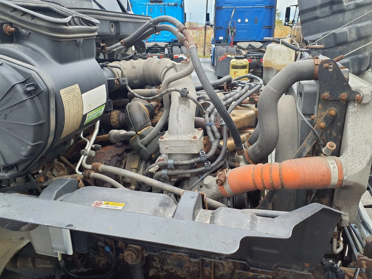 2016 Hino 338 - image 12