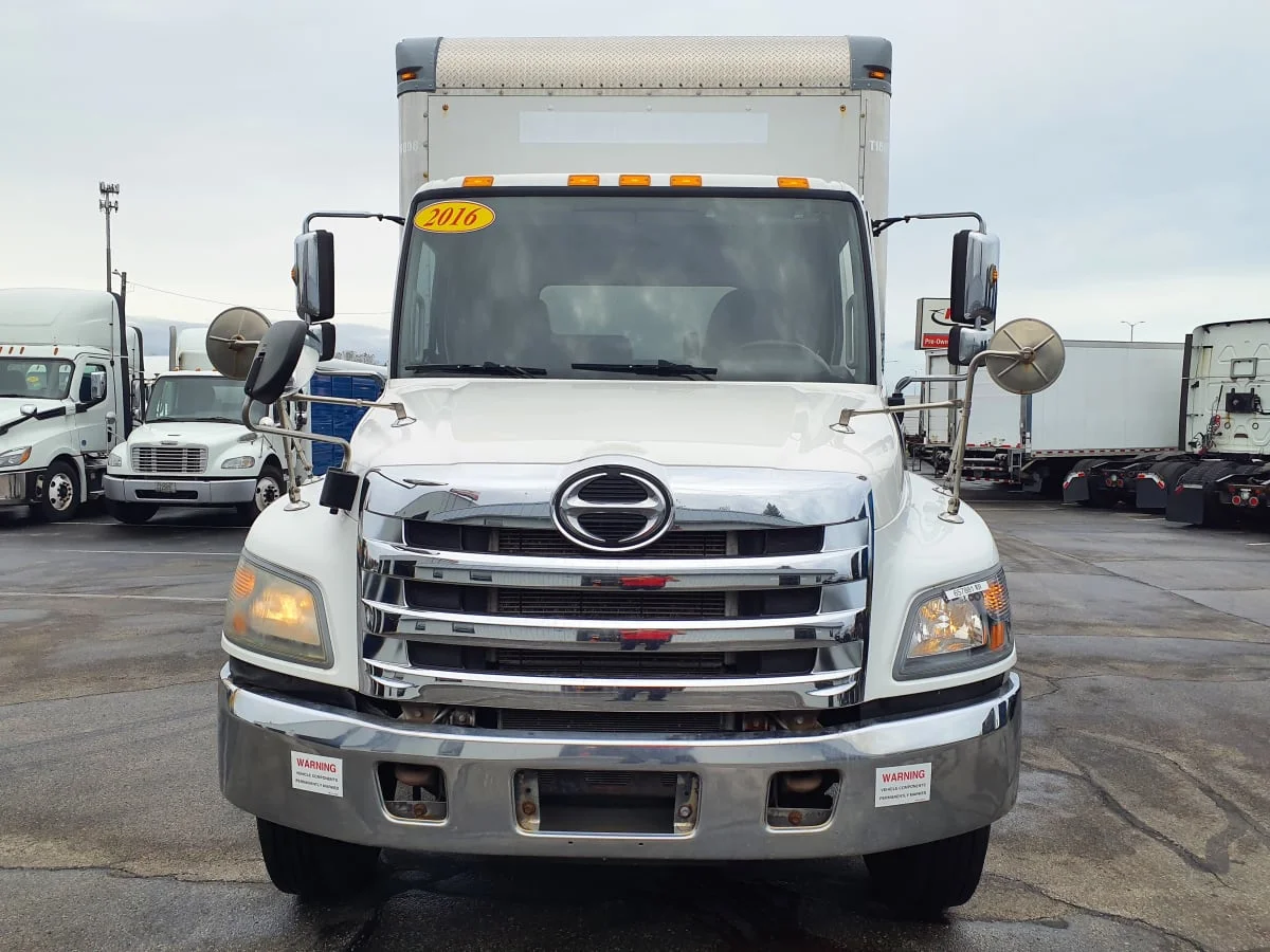 2016 Hino 338 - image 2