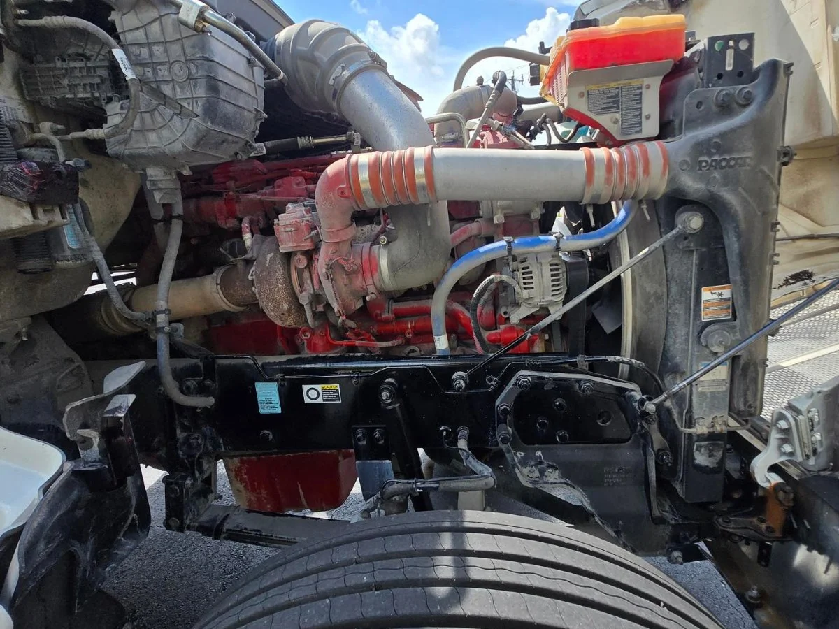 2022 Peterbilt 567 in Fort Lauderdale, FL — photo 9