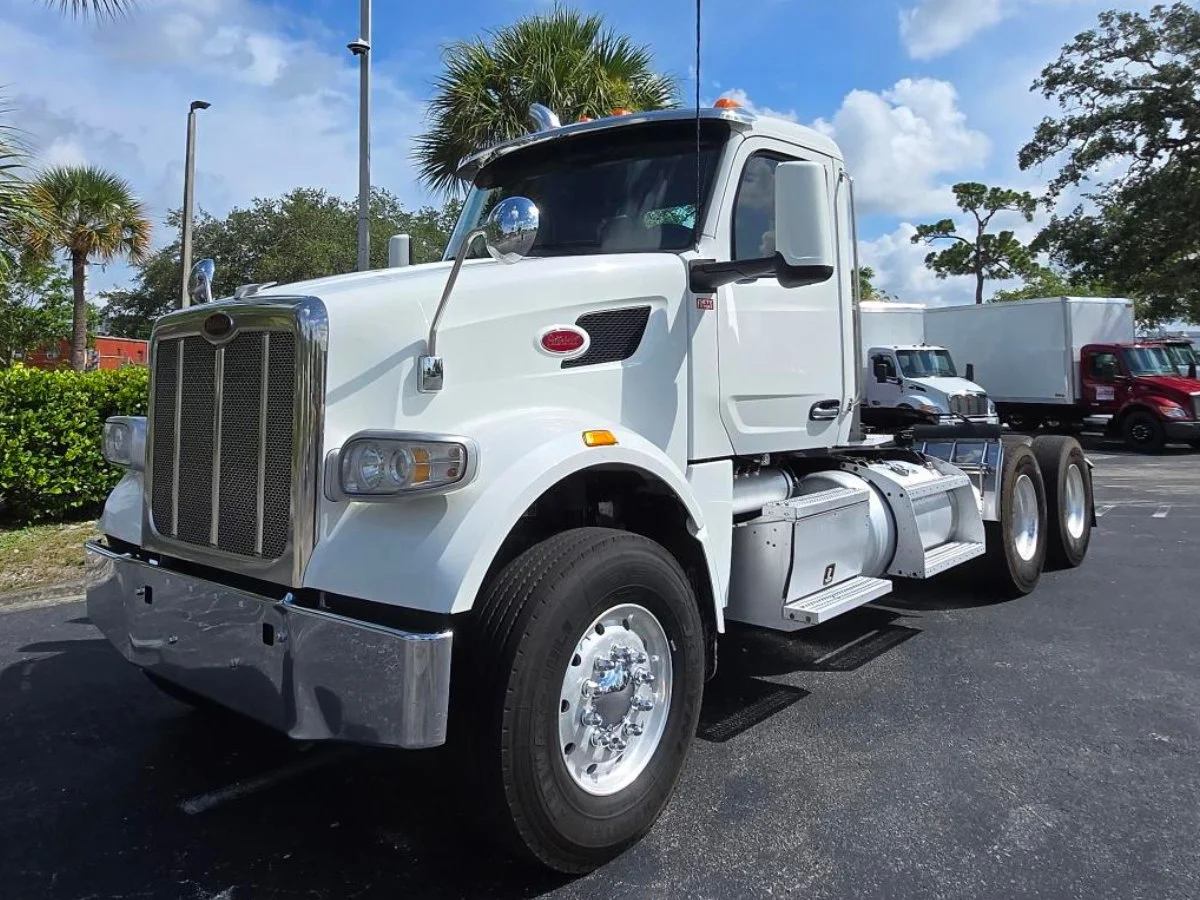 2022 Peterbilt 567 in Fort Lauderdale, FL — photo 2
