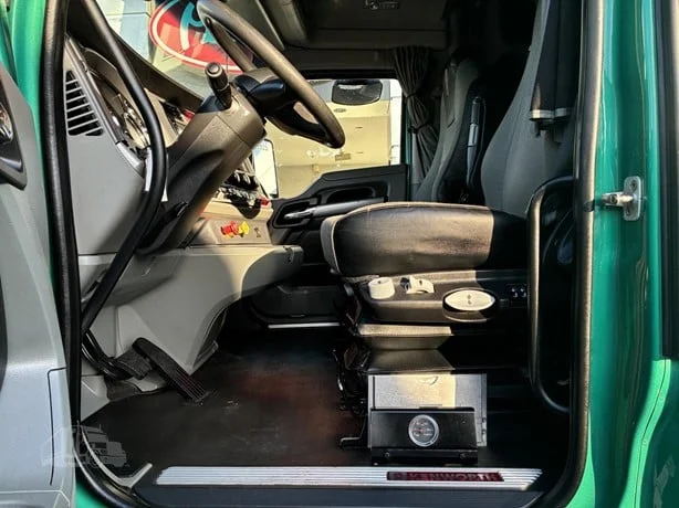 2021 Kenworth T680 - image 17