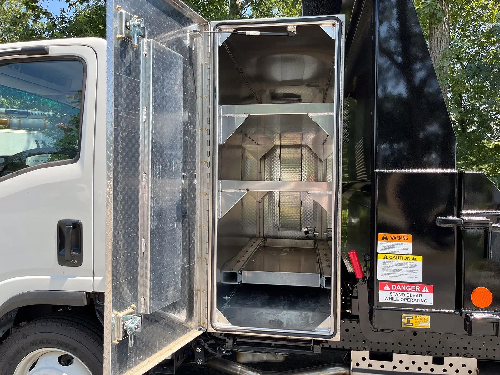 2025 Isuzu NRR in Worcester, MA — photo 5