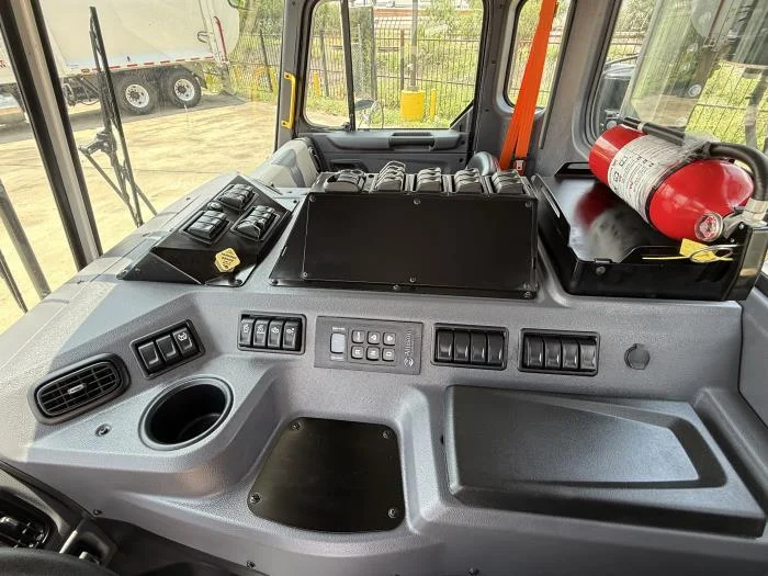 2025 Peterbilt 520 in Laredo, TX — photo 12
