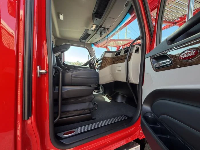 2025 Peterbilt 589 - image 23