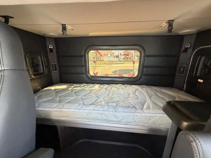 2025 Peterbilt 589 - image 18