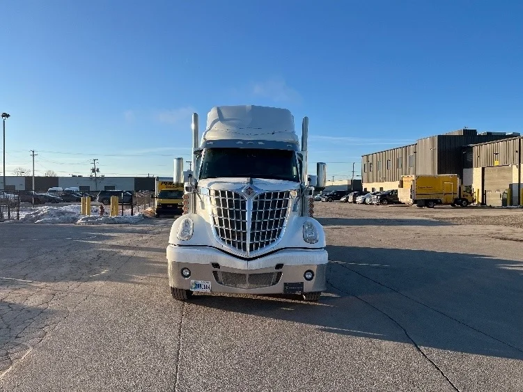 2021 International LoneStar in Warren, MI — photo 2