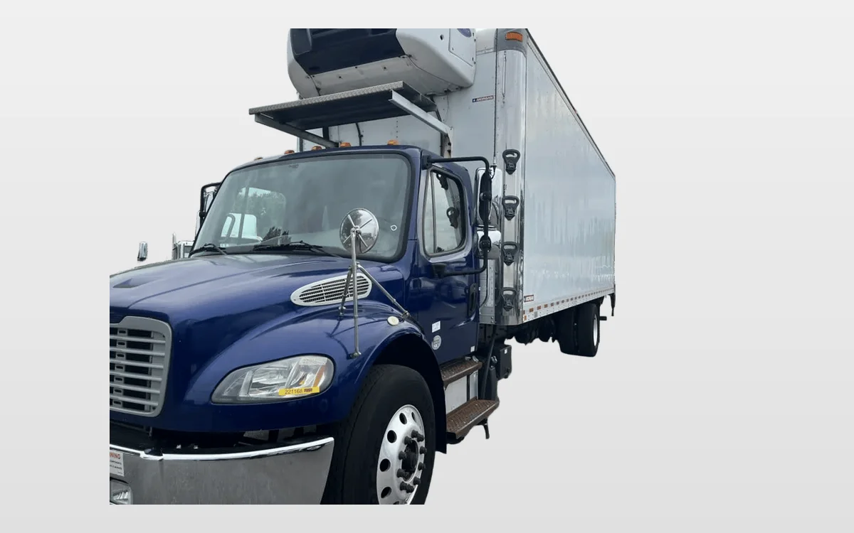 2018 Freightliner M2 106 - image 1
