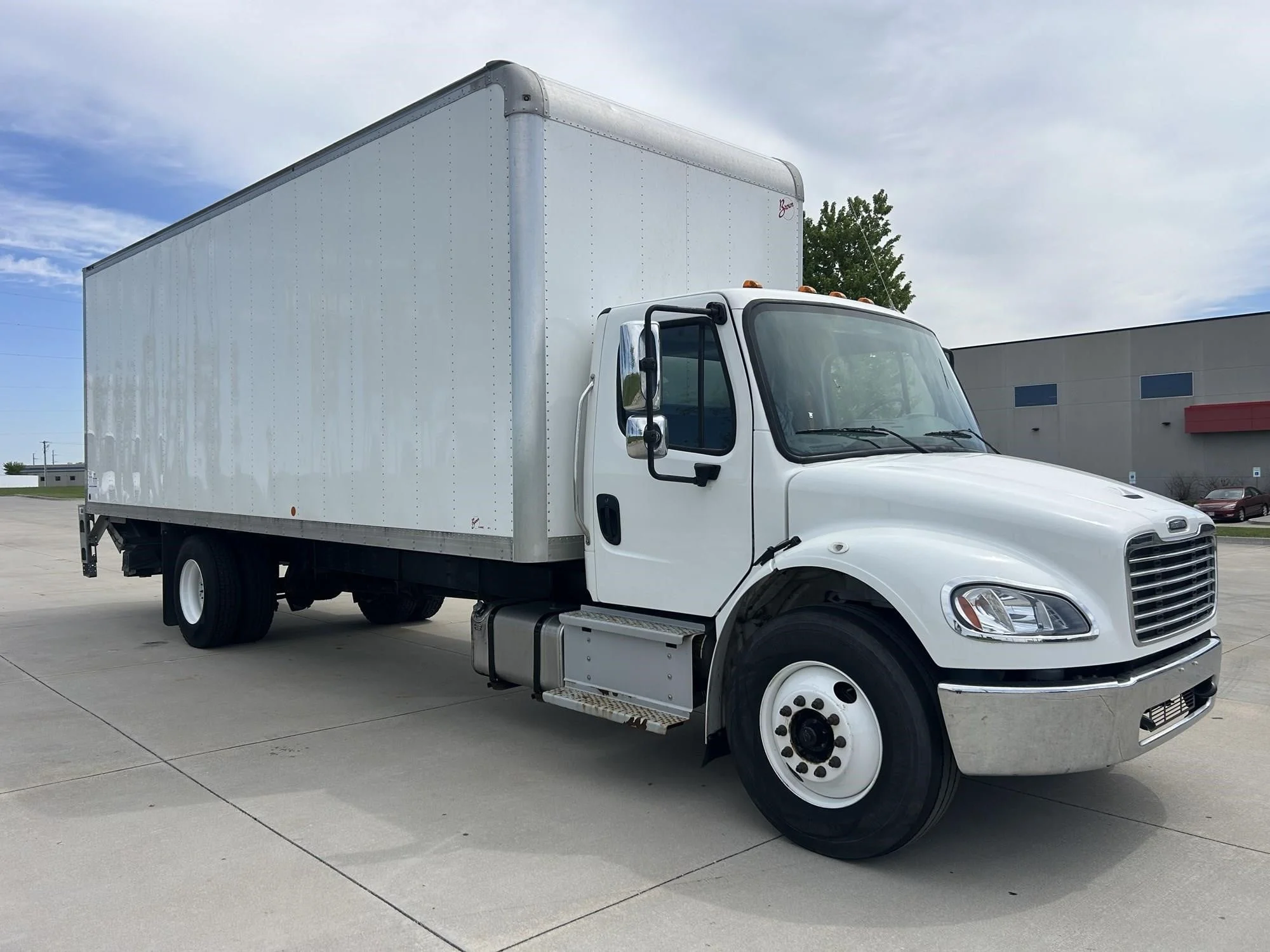 2023 Freightliner eM2 — photo 2