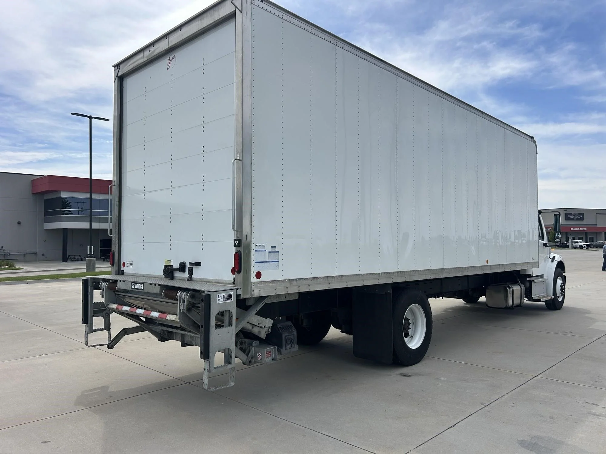 2023 Freightliner eM2 — photo 7