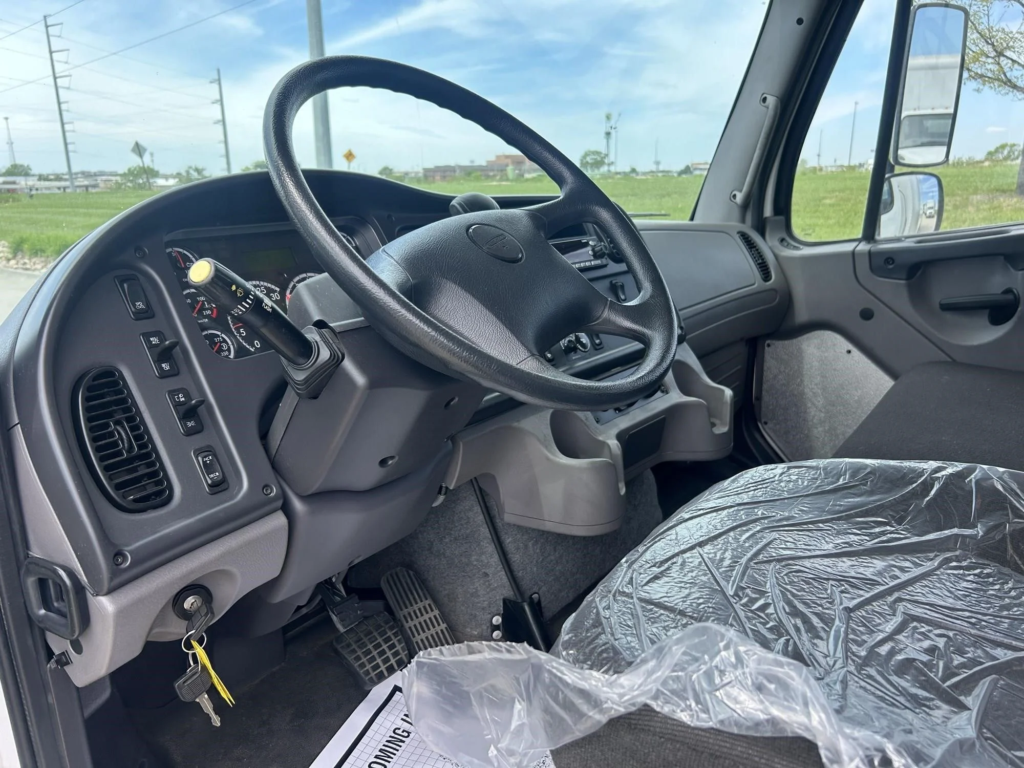 2023 Freightliner eM2 — photo 9